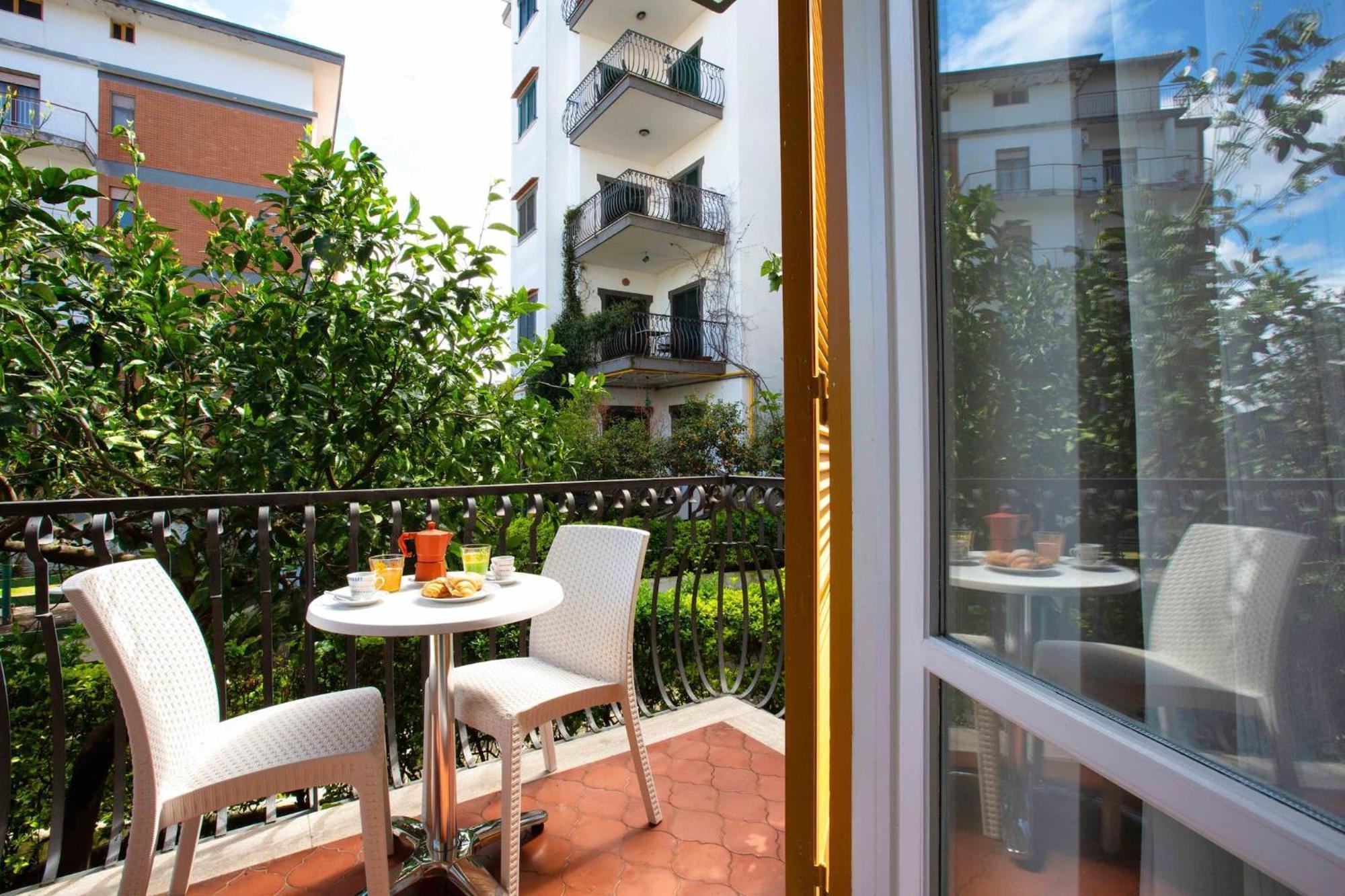 Apartment Sorrentovibes - Modern With Terrace, Swimming Pool&tennis Sorrent