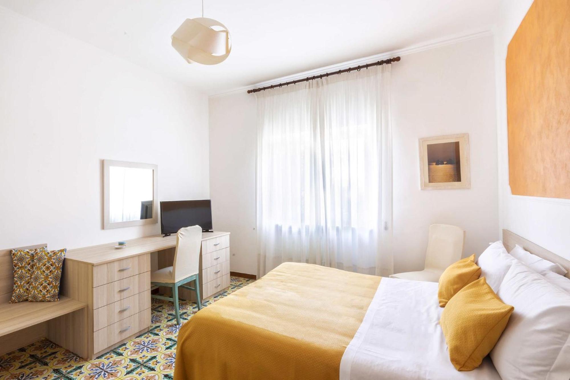 Sorrentovibes - Modern With Terrace, Swimming Pool&tennis Apartment Sorrent