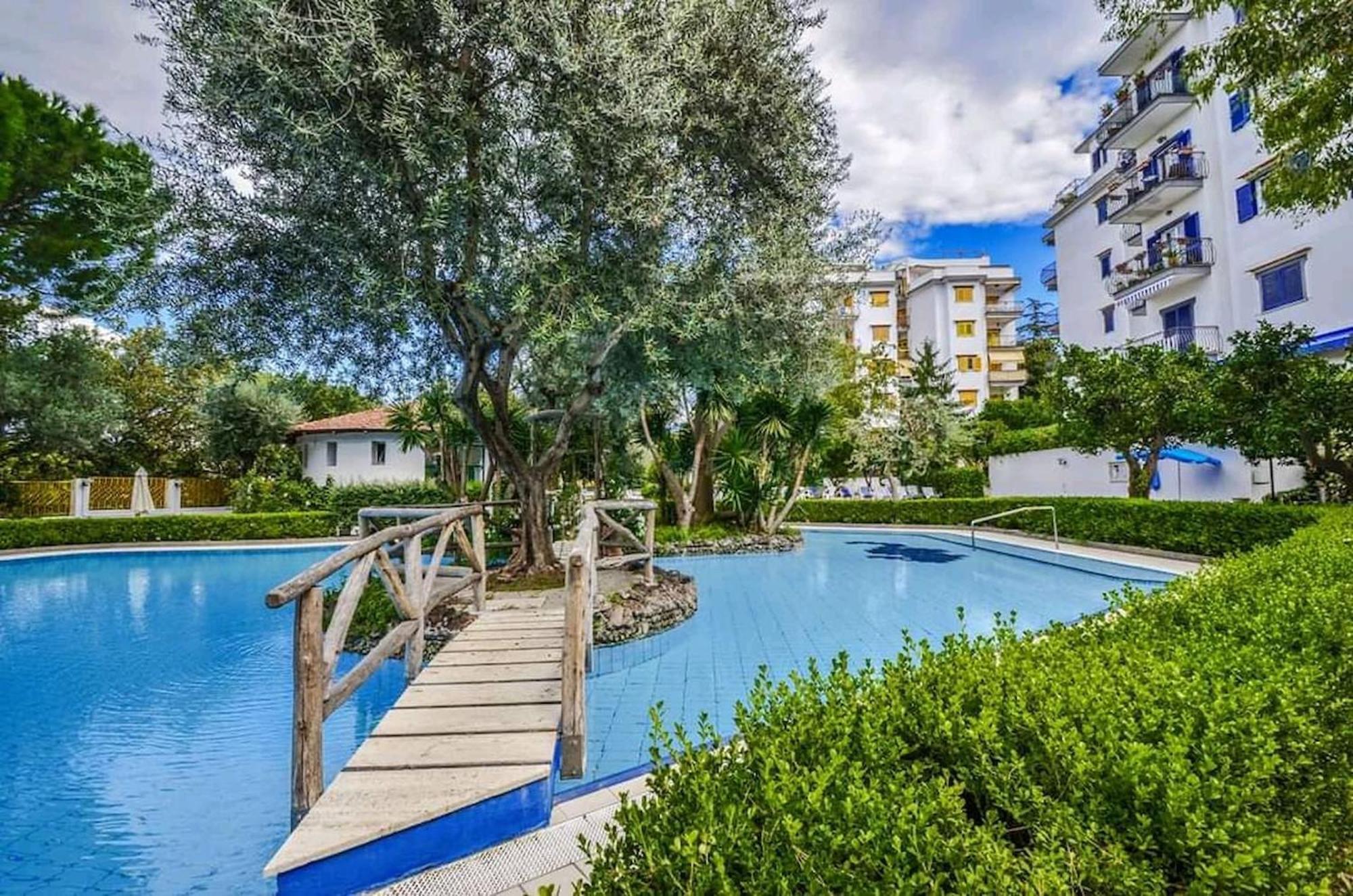 Sorrentovibes - Modern With Terrace, Swimming Pool&tennis Apartment Sorrent