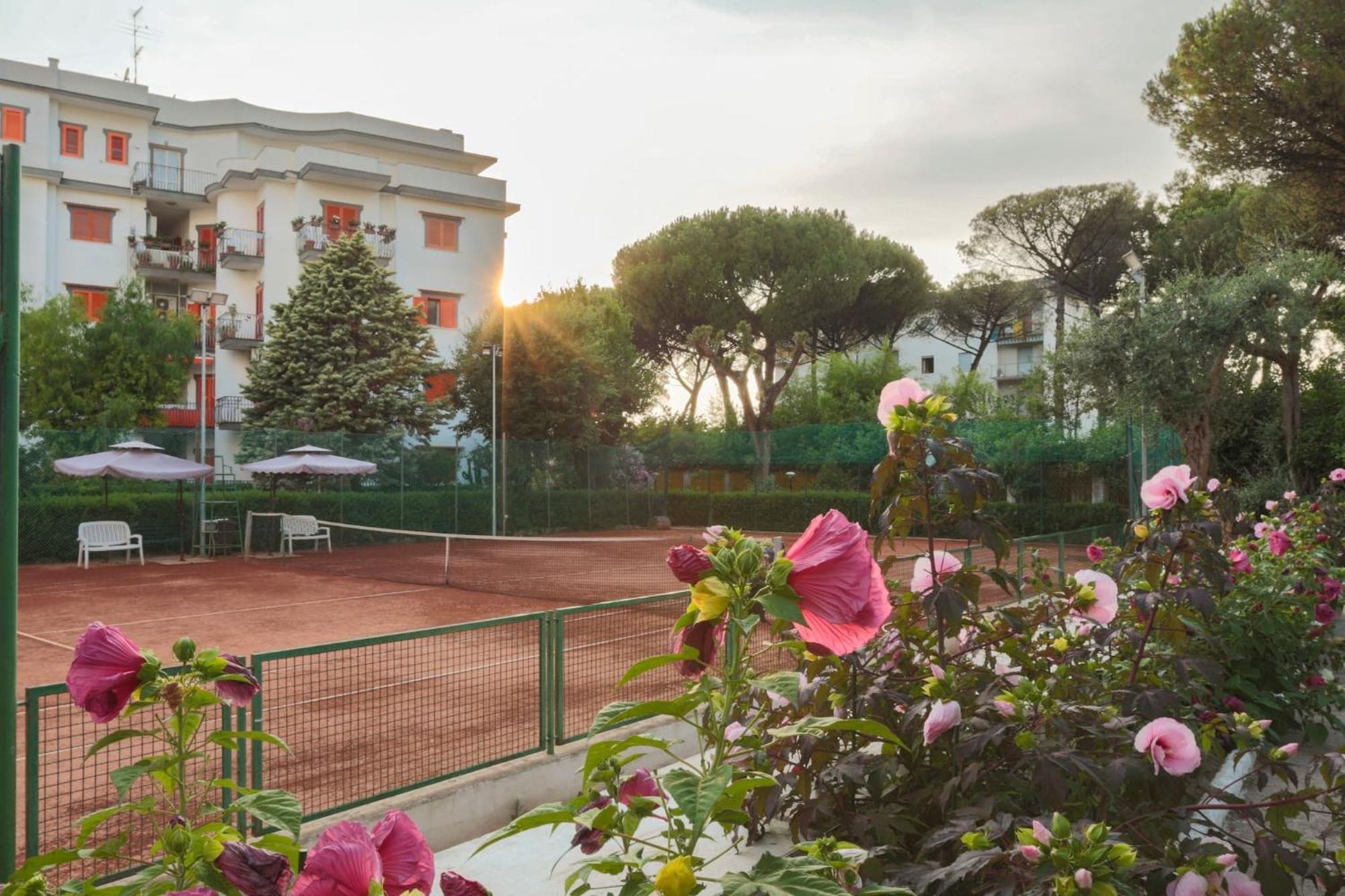 Sorrentovibes - Modern With Terrace, Swimming Pool&tennis Apartment Sorrent
