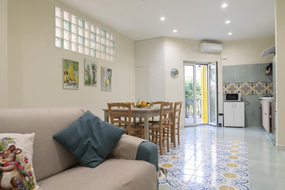 Sorrentovibes - Modern With Terrace, Swimming Pool&tennis Apartment Sorrento