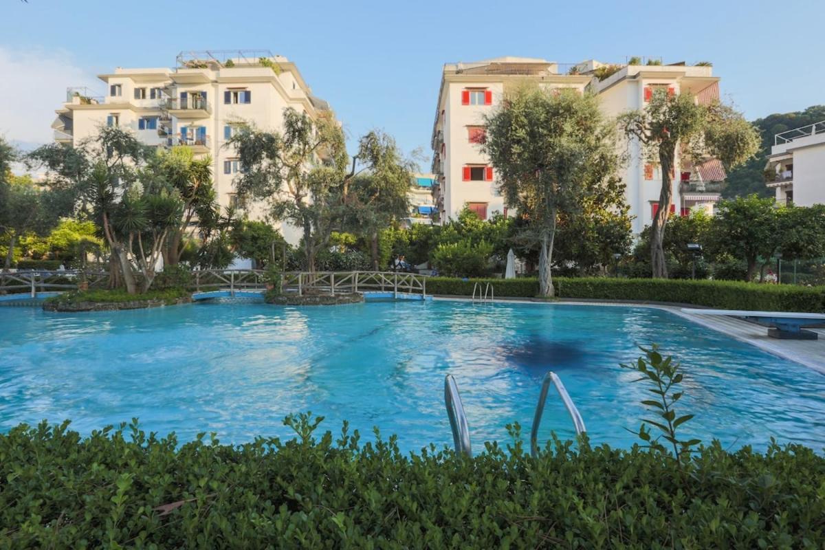 Sorrentovibes - Modern With Terrace, Swimming Pool&tennis * Sorrent
