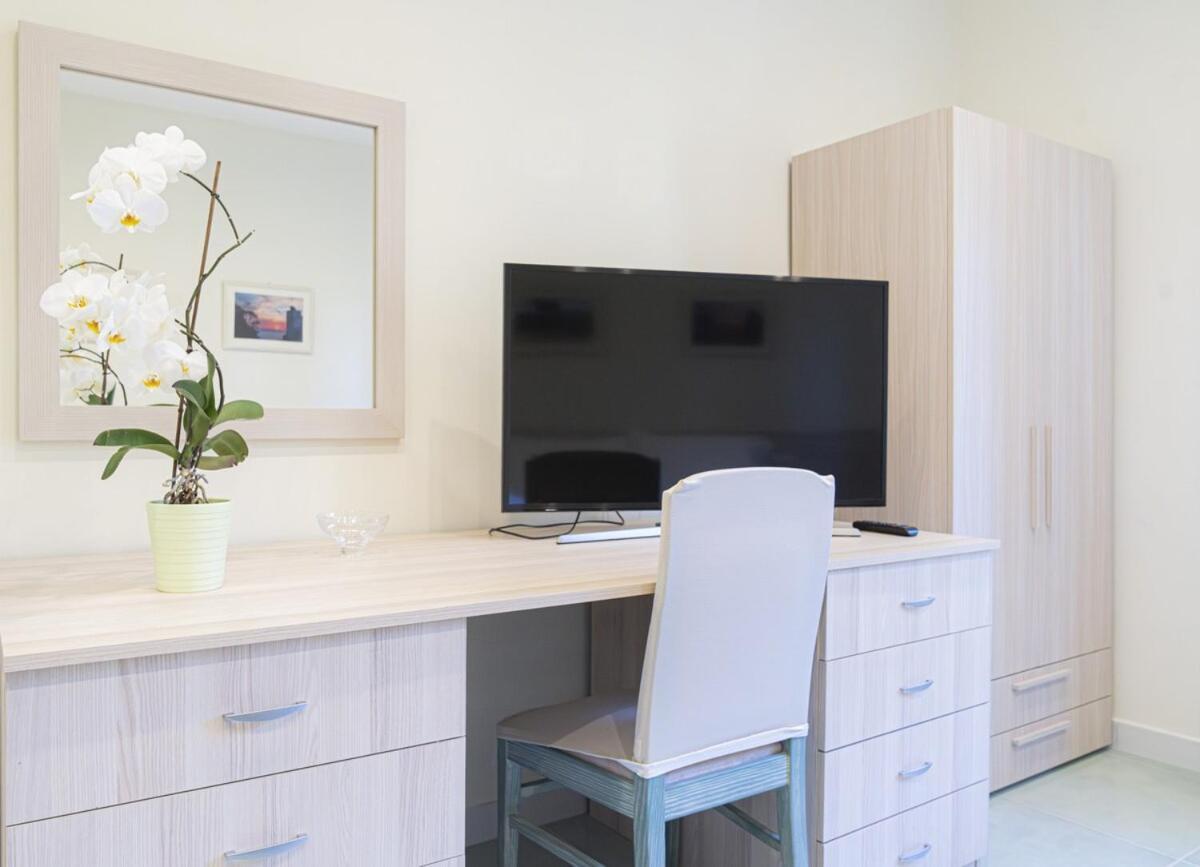 Sorrentovibes - Modern With Terrace, Swimming Pool&tennis Sorrent