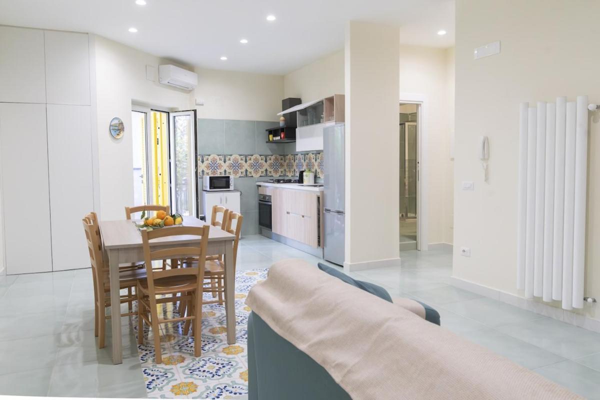 Sorrentovibes - Modern With Terrace, Swimming Pool&tennis Apartment Sorrent