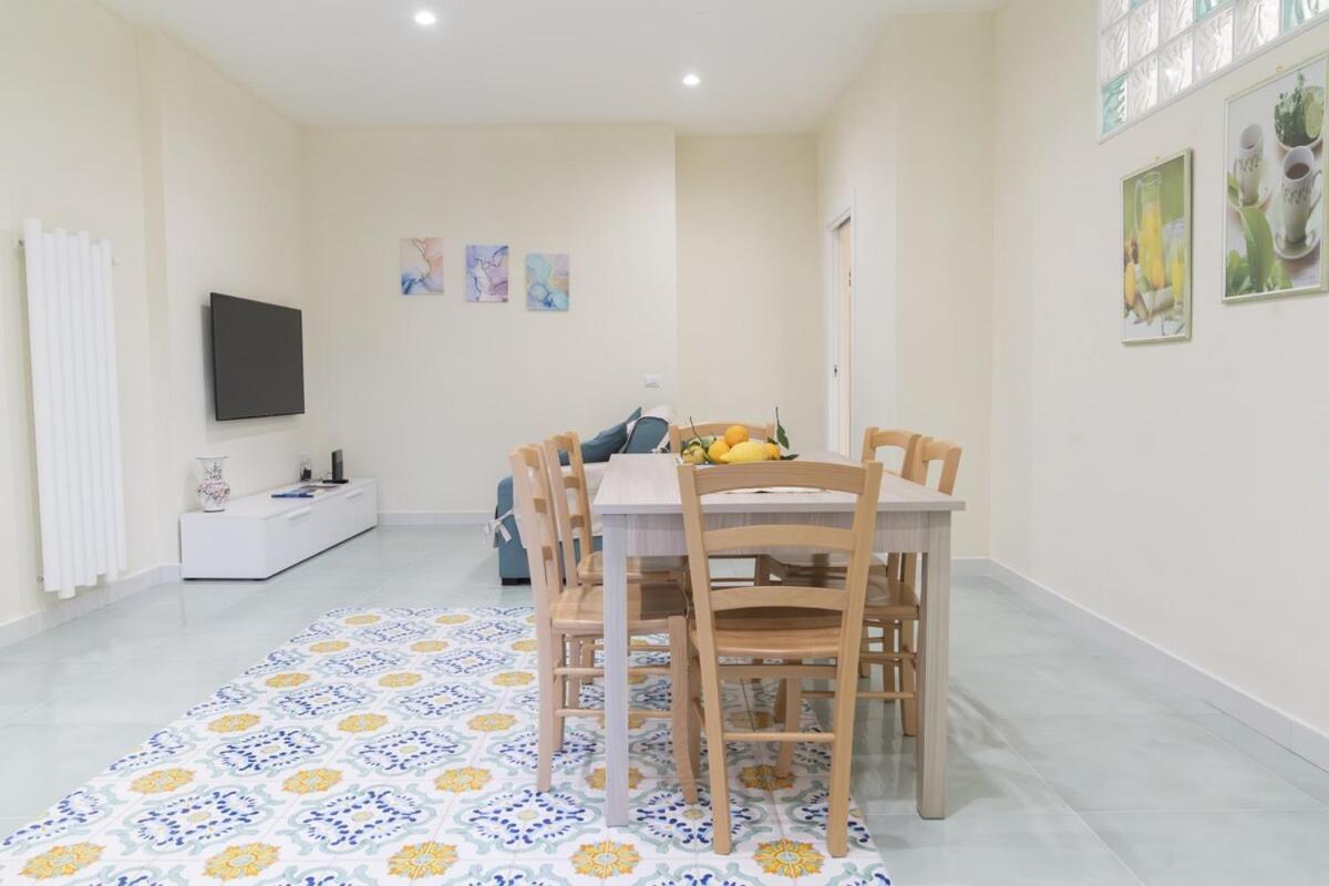 Apartment Sorrentovibes - Modern With Terrace, Swimming Pool&tennis Sorrent